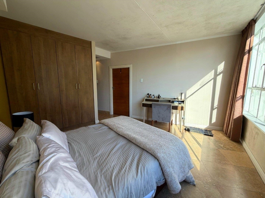 1 Bedroom Property for Sale in Vredehoek Western Cape